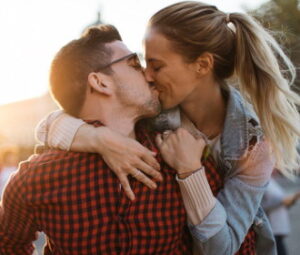 No Strings Attached Overzicht 2025